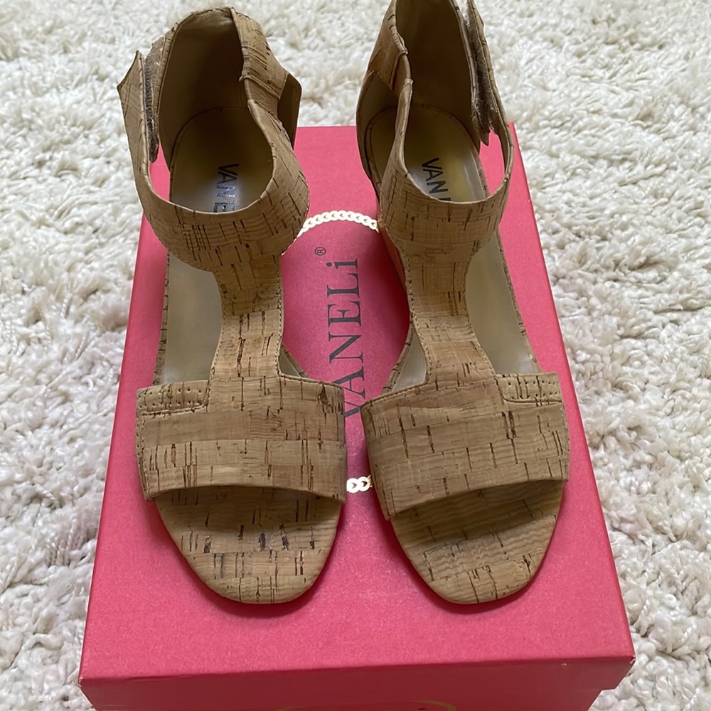Van Eli Tan Cork Sandals 6 1/2 lightly worn